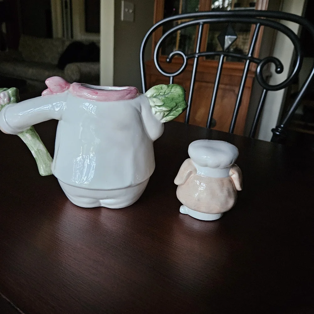 TEA POT CHEF PORKE` - Veggie Toting Ceramic Pig